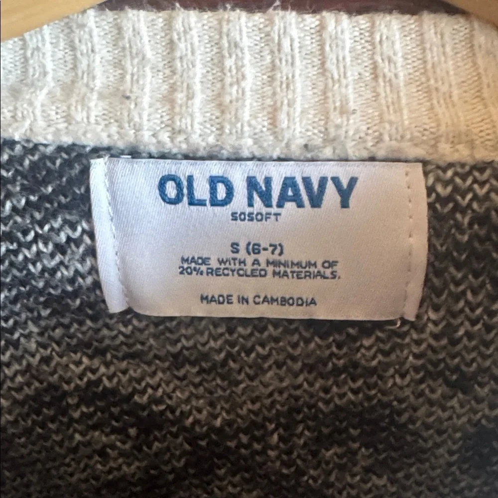 Old Navy White Crewneck Sweater with Black Bow Jacquard Girls Size Small 6-7 Top